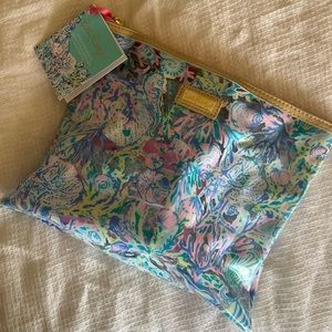 NWT Lilly Pulitzer Beach Day Pouch- great gift item